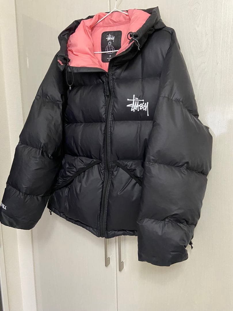 Stussyステューシー／黒ダウン(裏地ピンク)／S／男女兼用 最終値下げ
