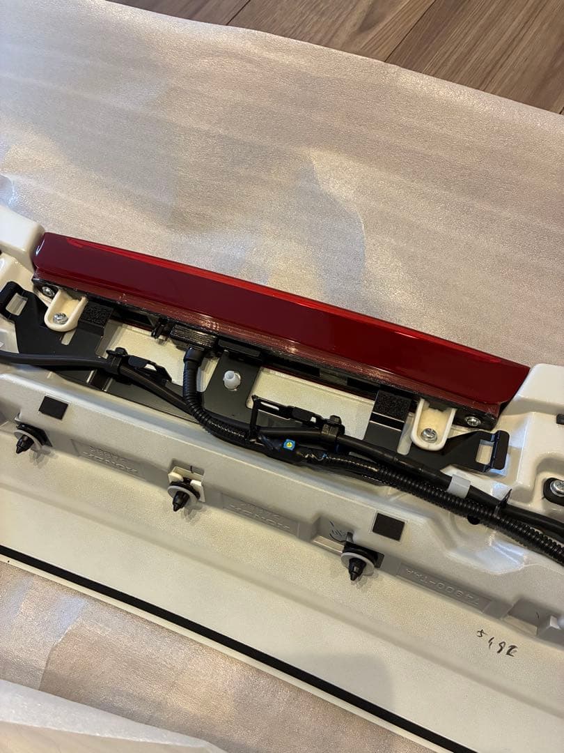 ステップワゴン RP 3,4,5 面発光ハイマウントストップランプ レッド