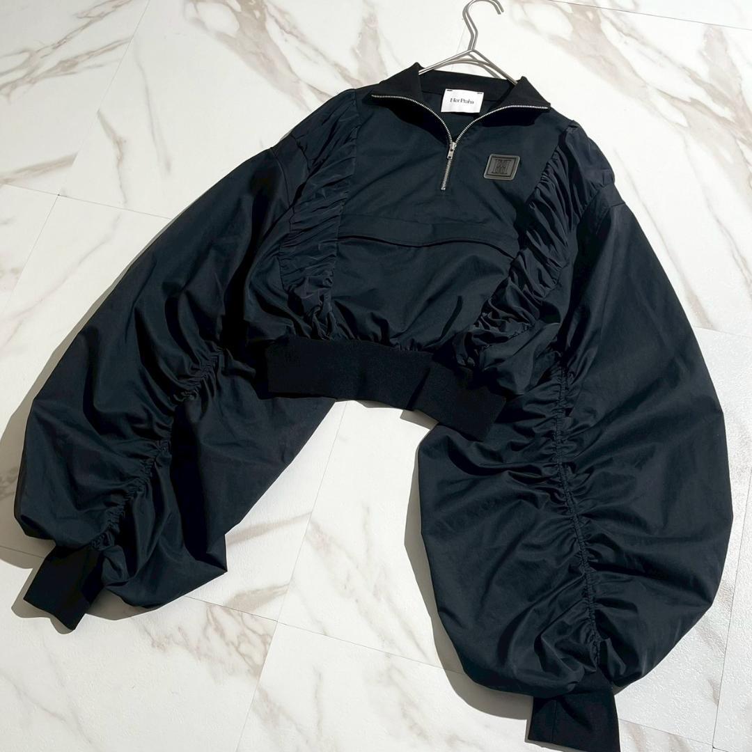 未使用 Her praha litmus ハーフジップ ショート トップス 黒 - メルカリ