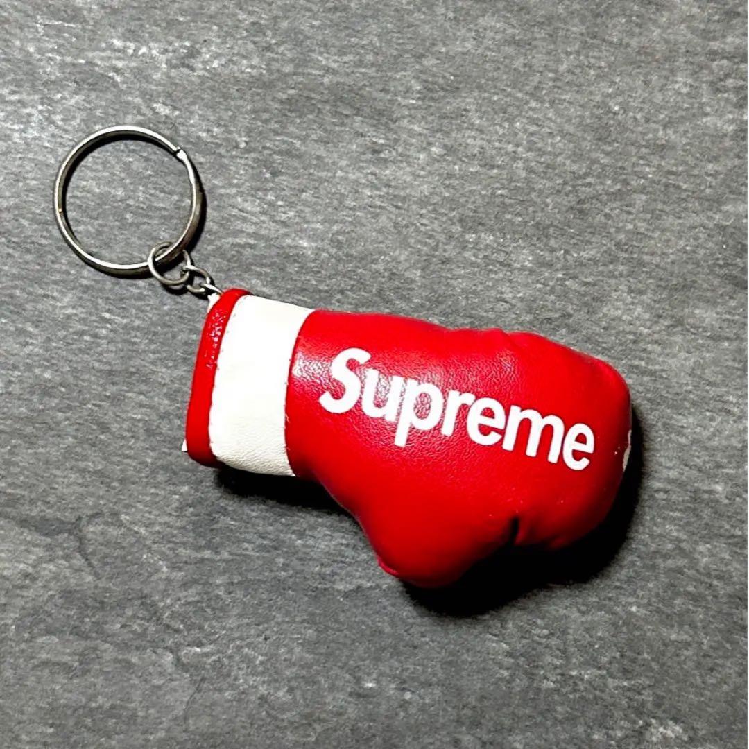 Supreme ボクシンググローブキーホルダー - メルカリ