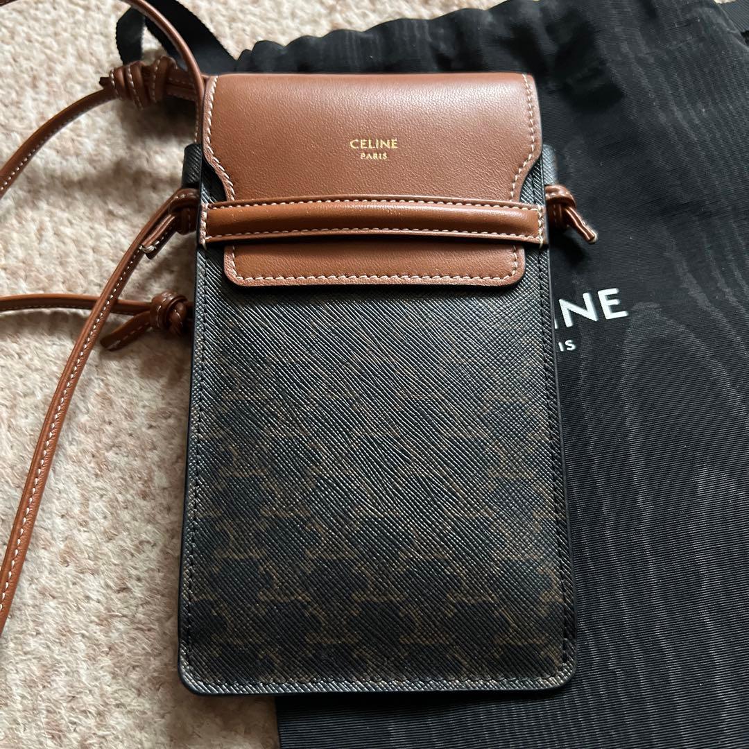 セリーヌ フラップ付きモバイルポーチ / トリオンフキャンバス