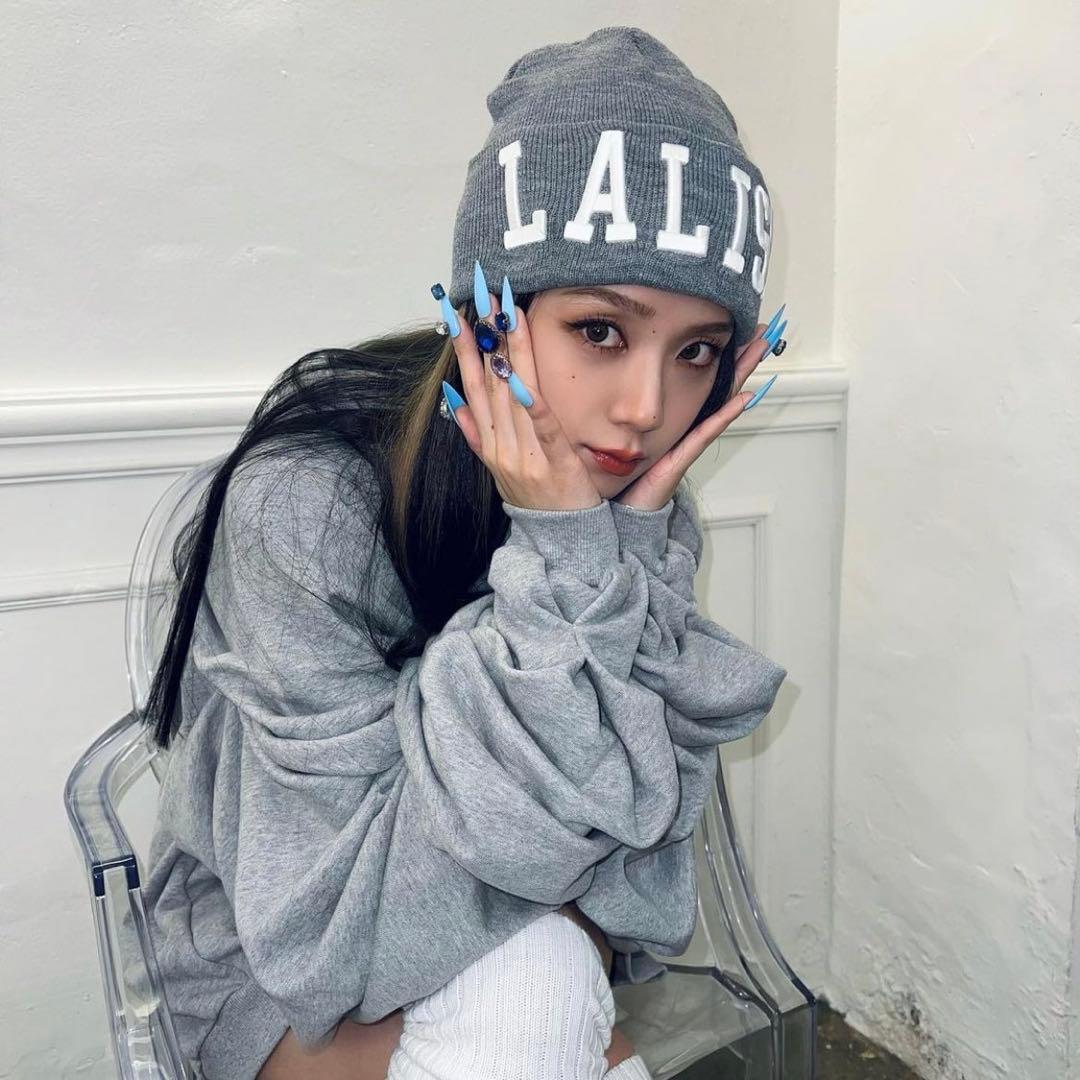 LALISA BEANIE 公式グッズ BLACKPINK リサ ニット帽 - メルカリ