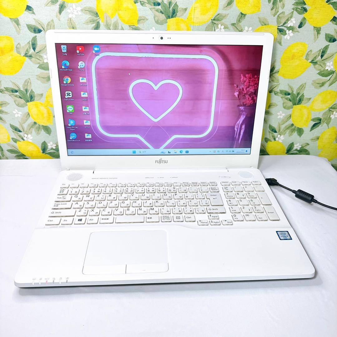 真っ白❤️大人気富士通❤️サクサク快適SSD❤️Windows11❤️初心者