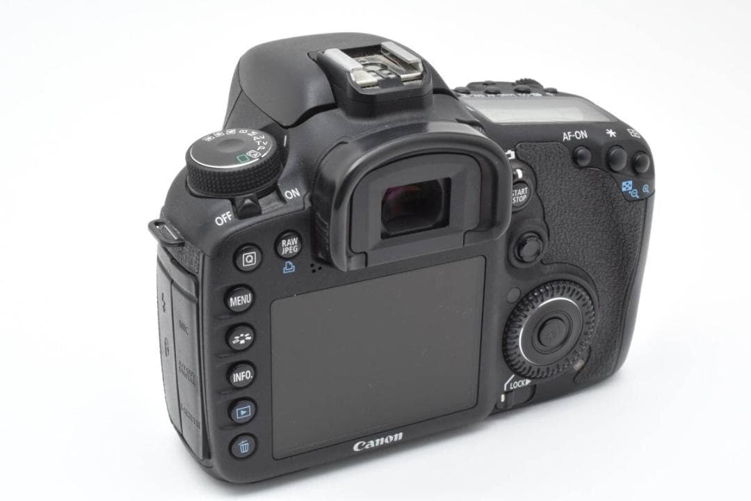 ショット数: 6124回キヤノン Canon EOS 7D ボディ #1012 - メルカリ