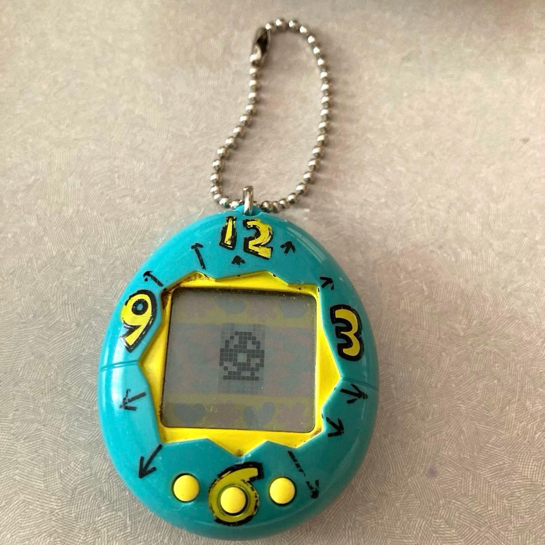 たまごっち 初代 水色 時計柄 BANDAI 香港 【動作確認済】 - メルカリ