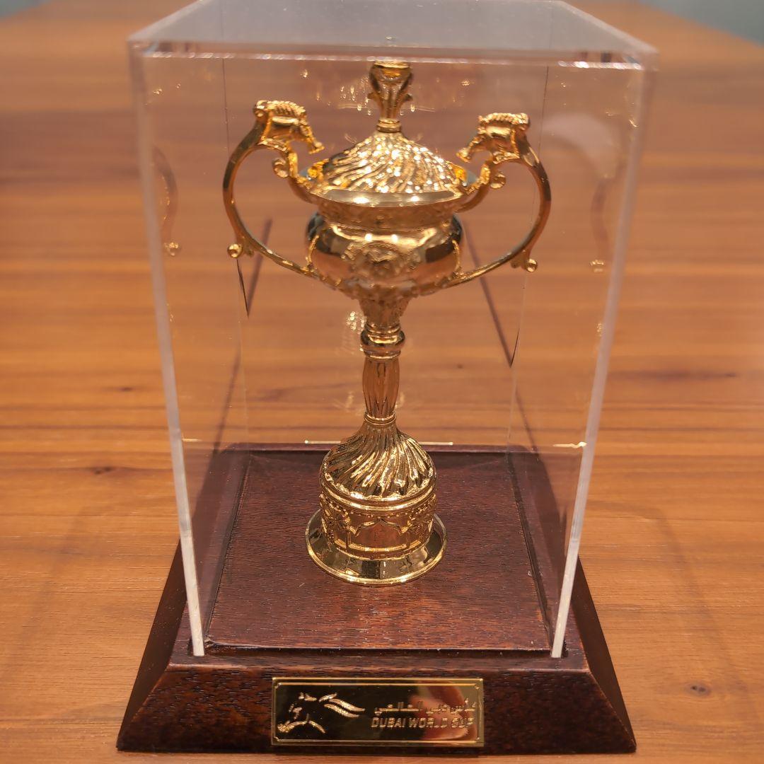 海外競馬 DUBAI WORLD CUP レプリカトロフィー - メルカリ