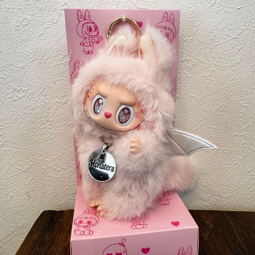 【海外限定】ZIMOMO LABUBUぬいぐるみキーホルダーピンクデビル 海外限定】ZIMOMO LABUBUぬいぐるみキーホルダーピンクデビル - メルカリ