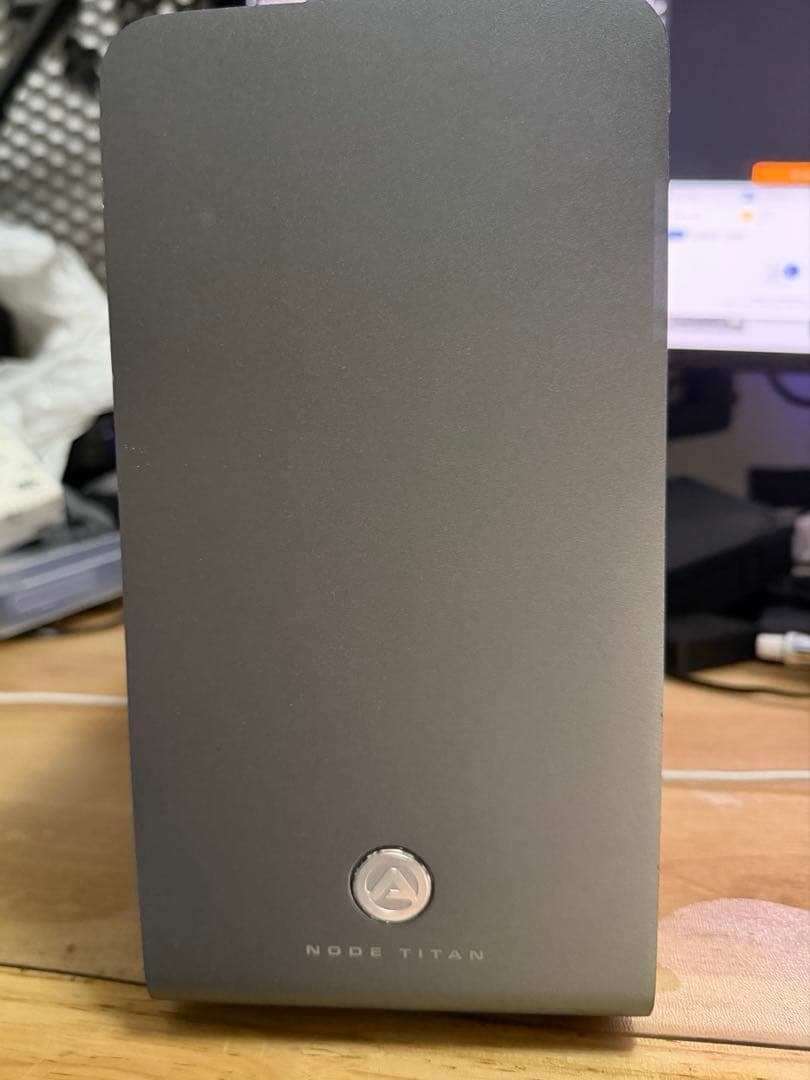 グラフィックボード・グラボ・ビデオカード Akitio node titan eGPU Node Titan - Thunderbolt 3 eGPU Enclosure | AKiTiO