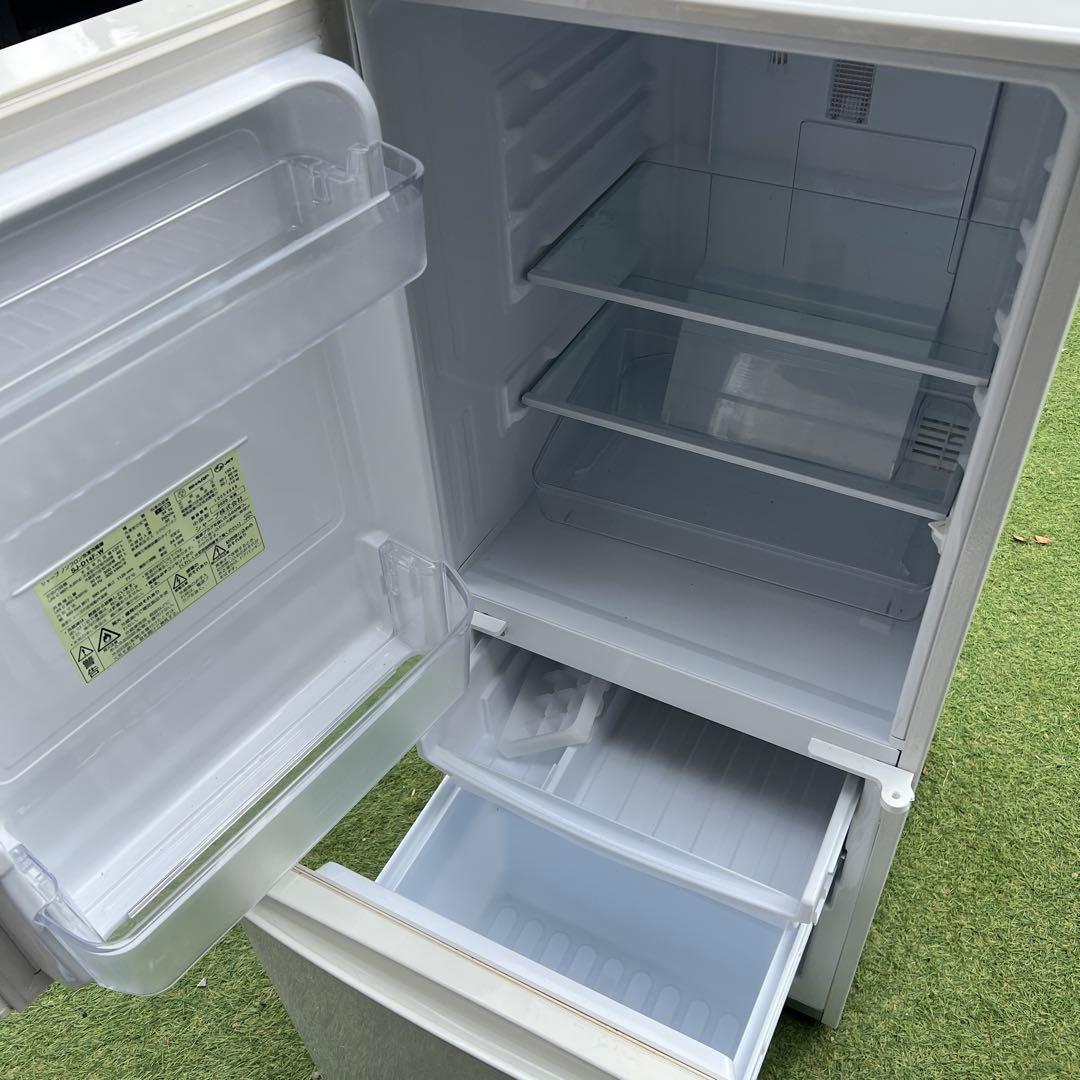 横浜市内配達】2020年製 シャープ 137L 冷蔵庫 左右付け替え可能ドア②