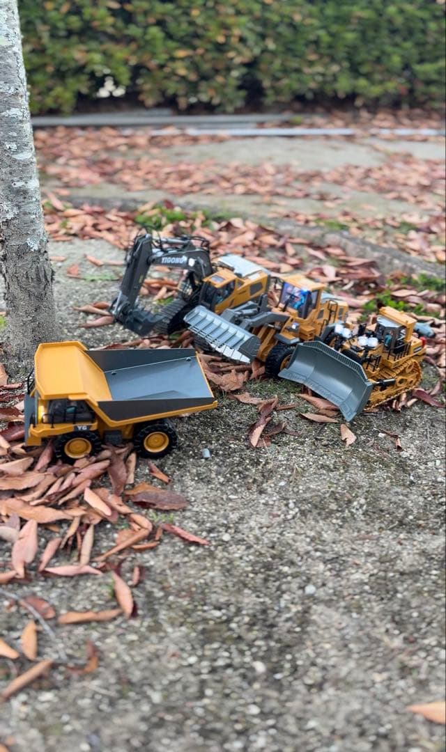 Akeleo】 働く車、ラジコンカー、砂遊び、LEDライト、子供向け