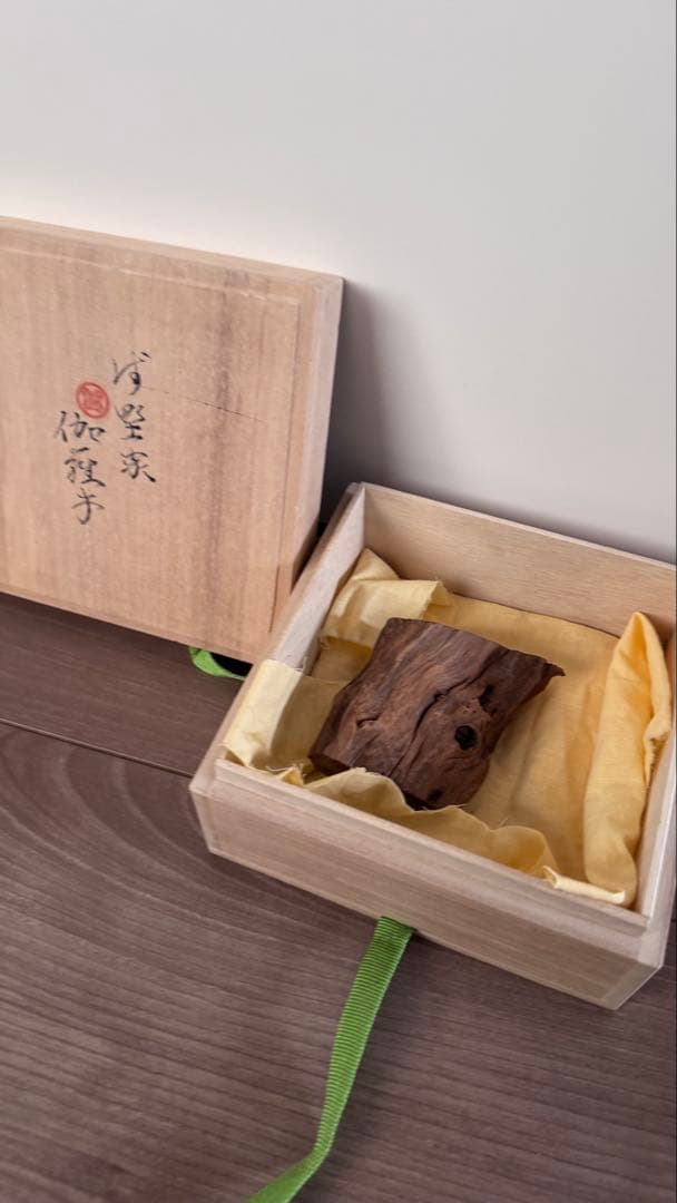 大名家傳來香木《伽羅木》家紋印　119g 香木　沈香　茶道具　ベトナム産