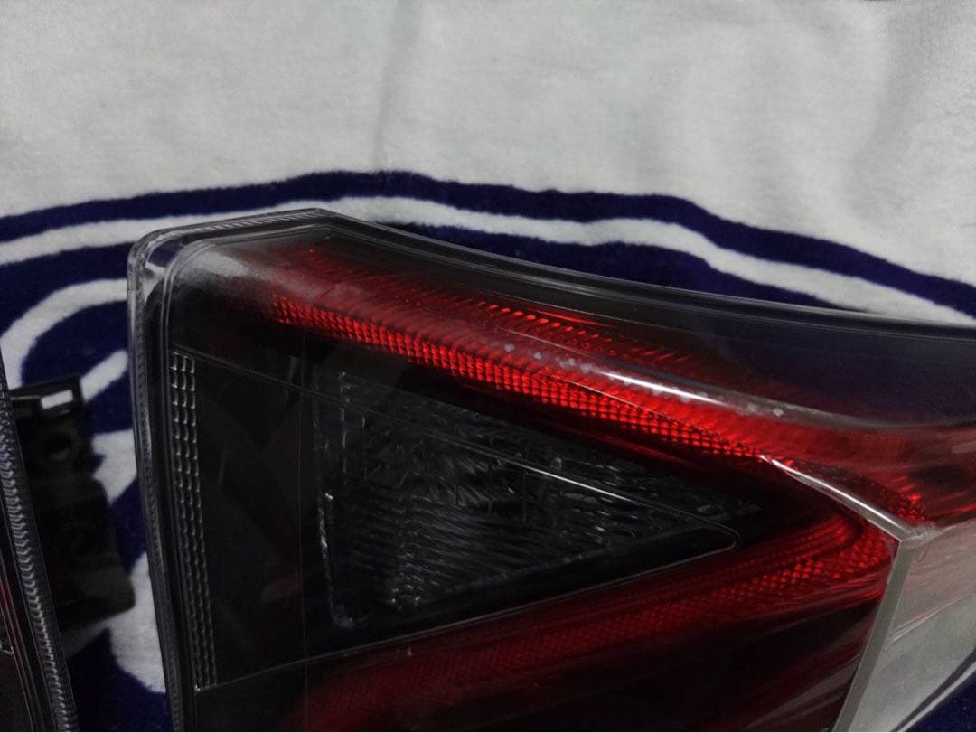 トヨタ プリウス 50 前期 テールランプ ICHIKOH 47-87 - メルカリ