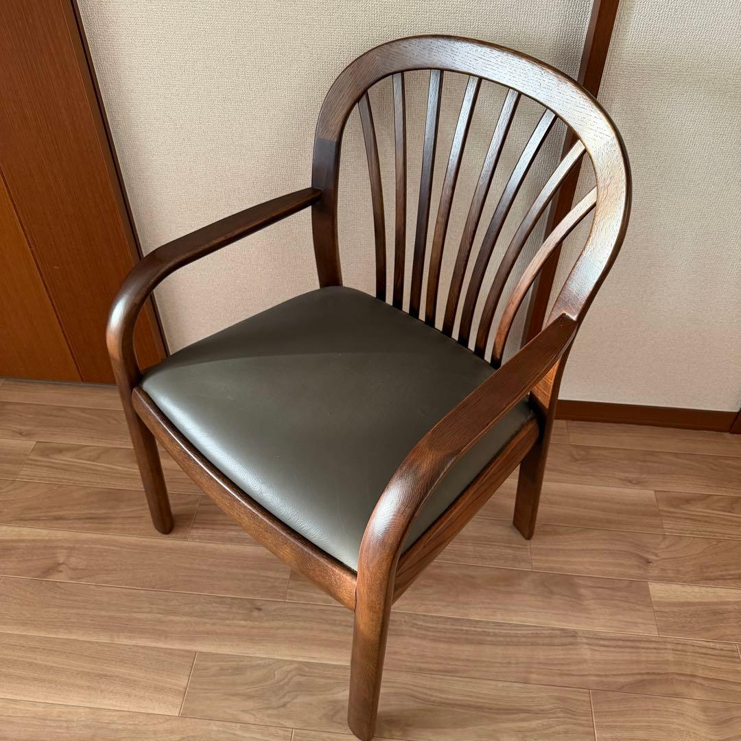 カリモク家具 アームチェア 木製フレーム レザー座面 ダイニングチェア アームチェア CW6800(レギュラーシート) ブラック ウォールナット