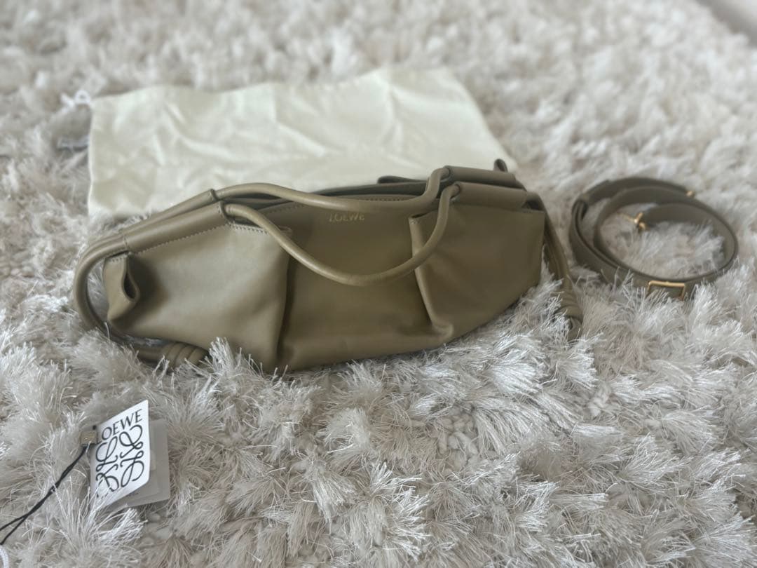 LOEWE PASEO SMALL BAG CLAY GREEN 未使用 Loewe Shiny Nappa Calfskin Small Paseo Bag Clay Green 1581136