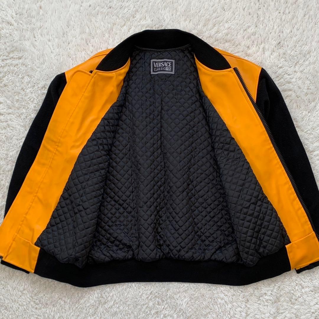 美品］ヴェルサーチ メデューサ刺繍 ブルゾン スタジャン イエロー