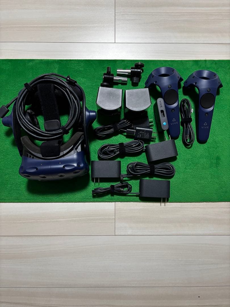 HTC Vive VRヘッドセットとコントローラーセット HTC、VRヘッドセット「Vive」を税別99,800円で国内正式販売 - 価格.com