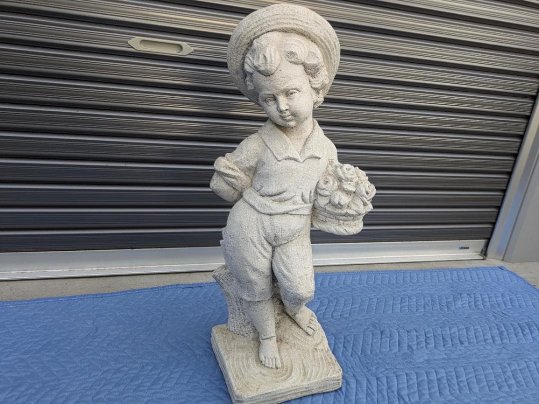 478 イタリア製 石像 花束を持つ子ども ガーデンオーナメント