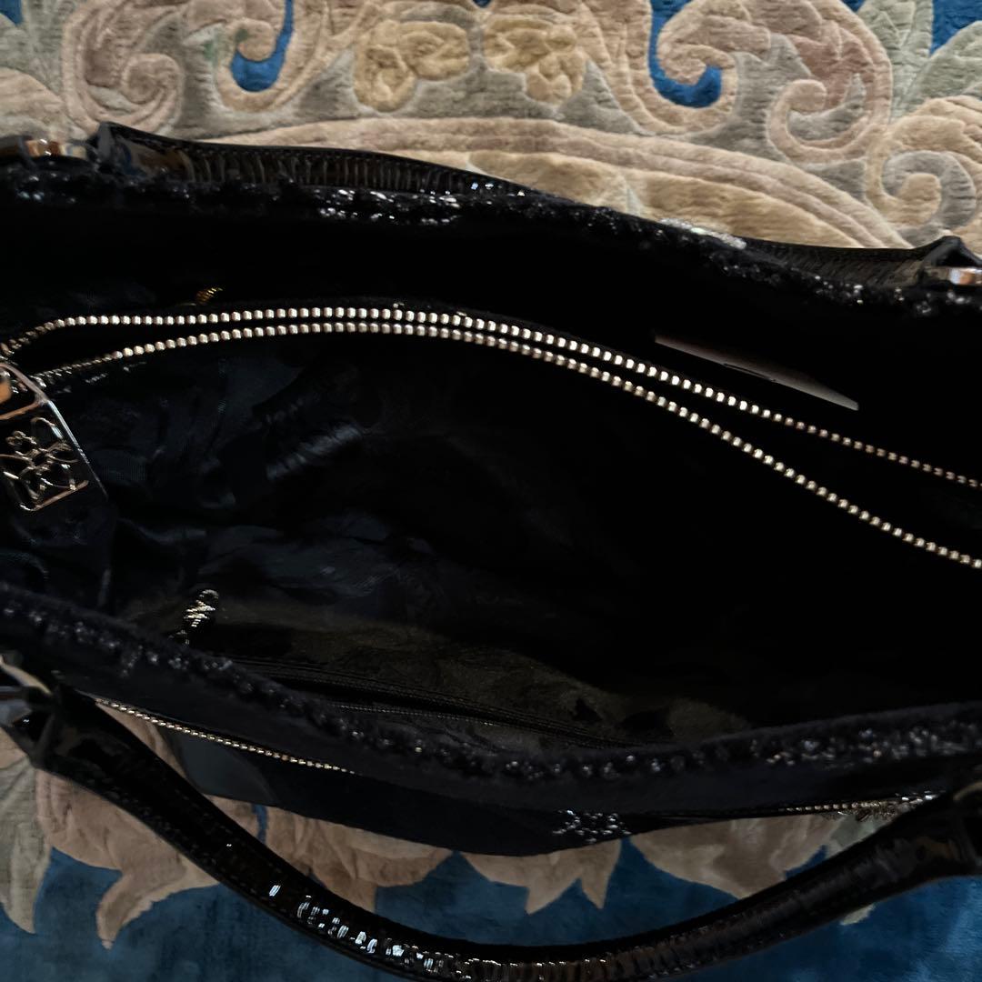 Think Bee! 雪の結晶刺繍の黒いベロアバック （アナと雪の女王シリーズ）