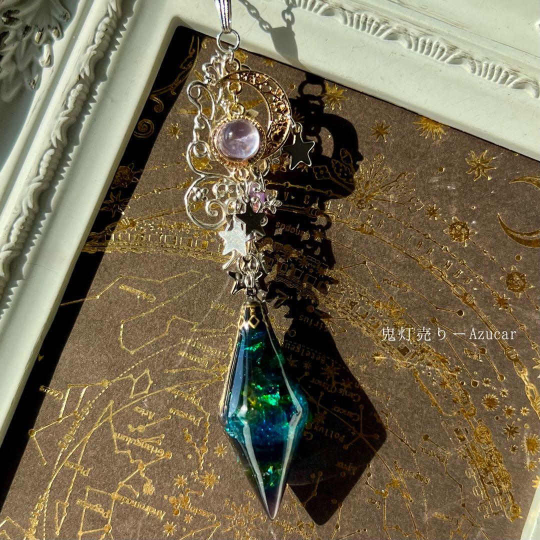 月と星屑のペンデュラムネックレス 幻のブラックオパールカラー レジン