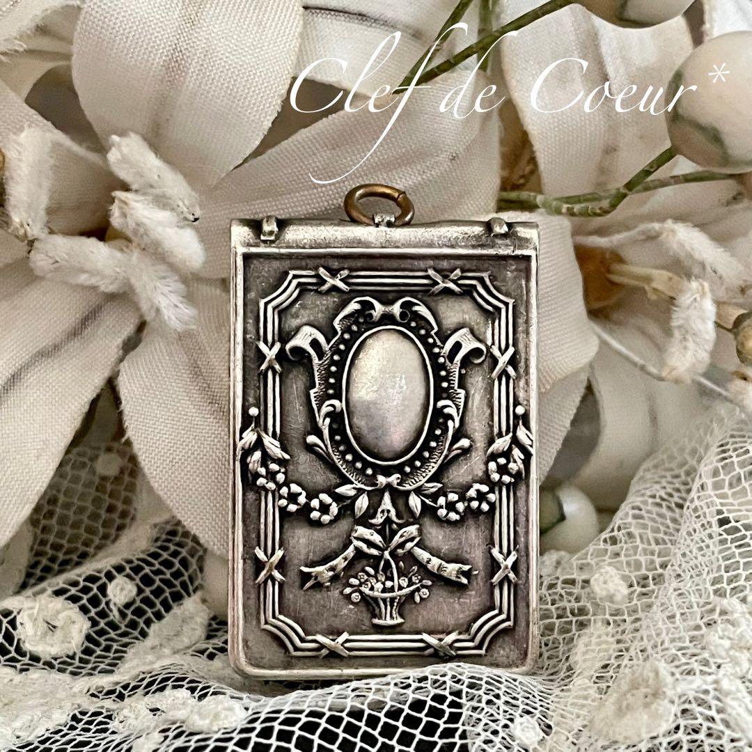 0126E フランスアンティーク ペンダントトップ ビスクドール