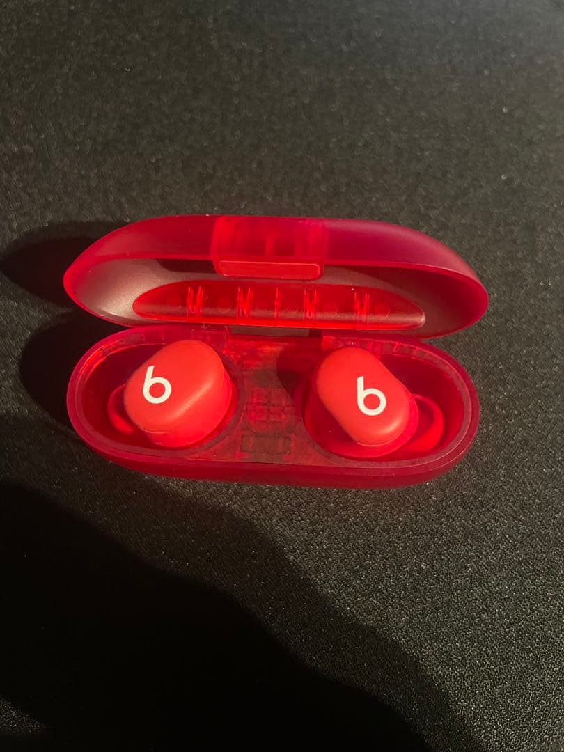 ワイヤレスイヤホン レッド b 完全ワイヤレスイヤホン Beats Studio Buds レッド MJ503PA/A