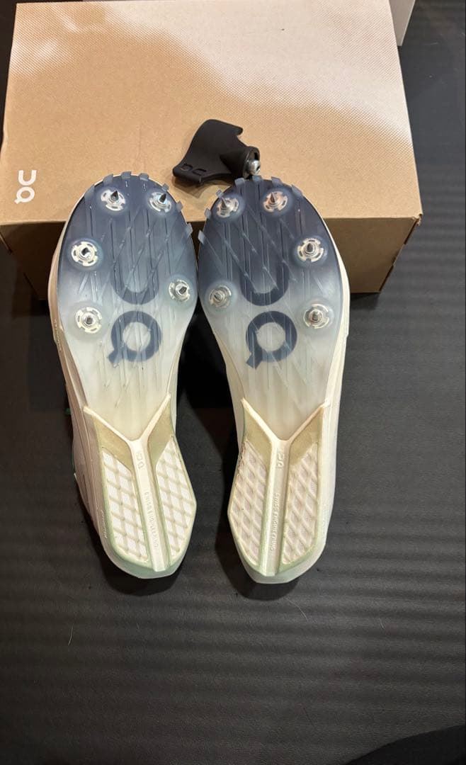 キ*ラ様 cloudspike amplius 2 アンプリウス2 25.5cm