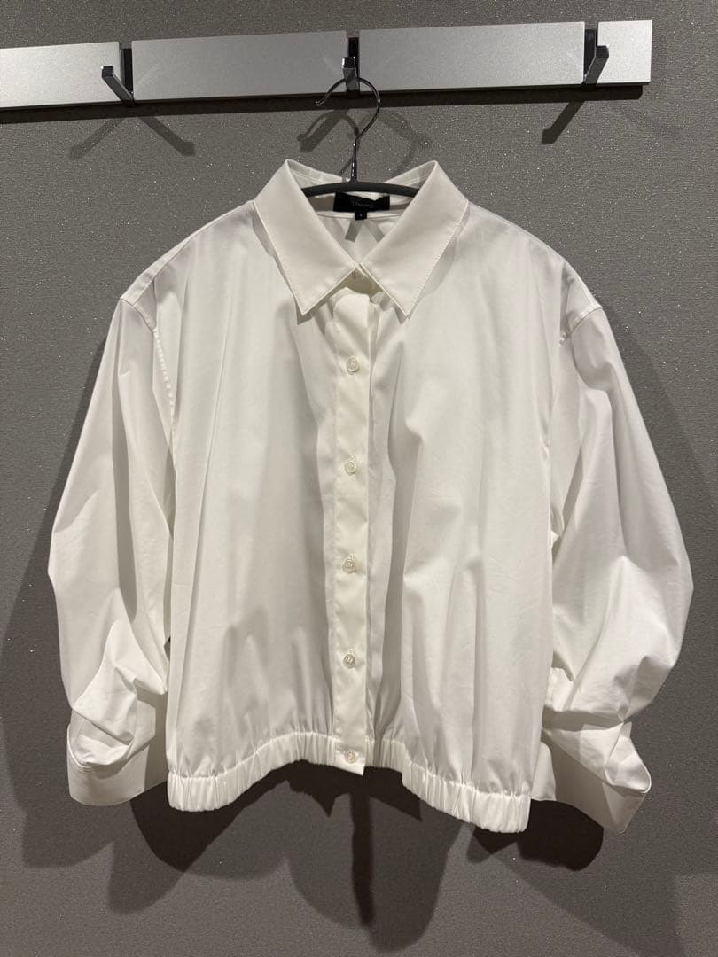 美品・未使用】theory コットンホワイトクロップドシャツ - メルカリ