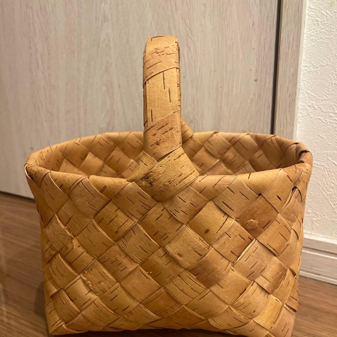 ロシア作家様引退！！の希少価値の白樺かご 希少な白樺かご！1点のみ ロシアSvetlana作 白樺のかご - メルカリ