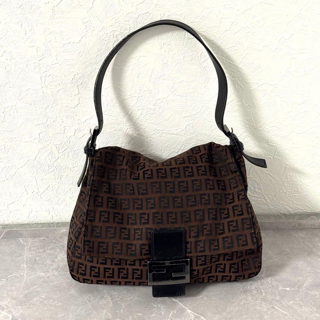 【美品】FENDI フェンディ マンマバケット ズッカ柄 ショルダーバッグ 茶系 FENDI - 極美品 FENDI フェンディ マンマバケット ワンショルダー