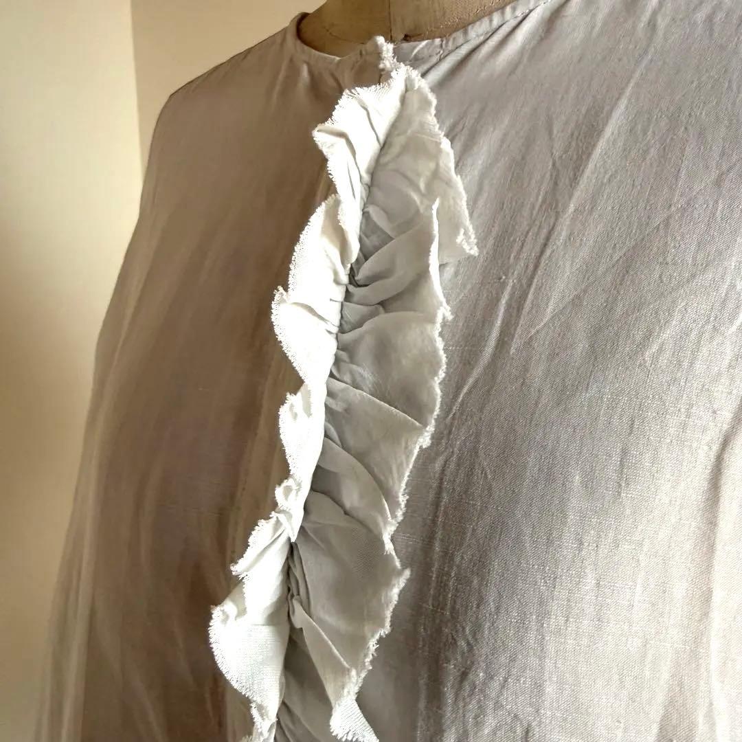 kagure かぐれ ワッシャーフリルブラウス/ライトグレー（2025年春夏