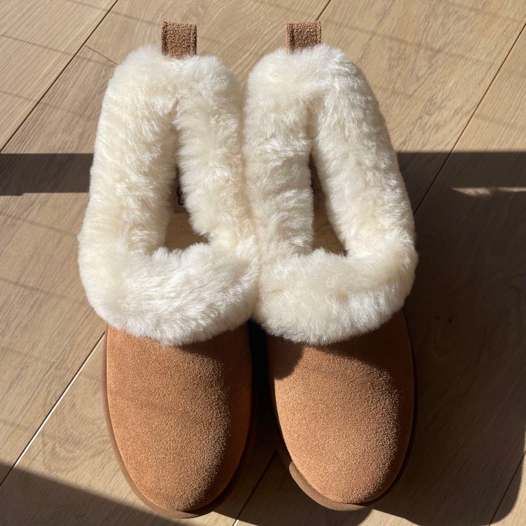 UGG WI-NITA PLATFORM ベージュ ボア付きムートンブーツ