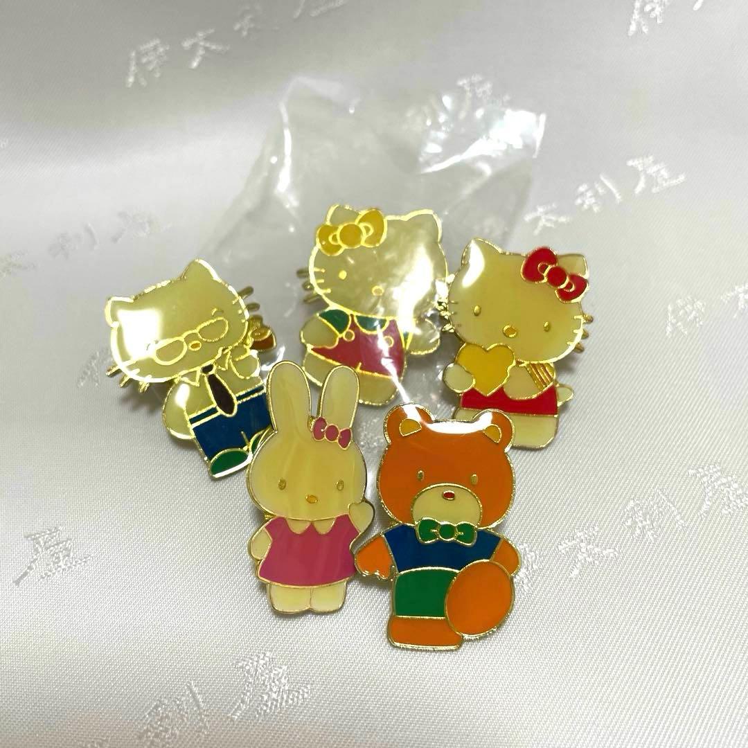 当時物】サンリオ 1997年製 ハローキティ キャシー ピンバッジ 激レア