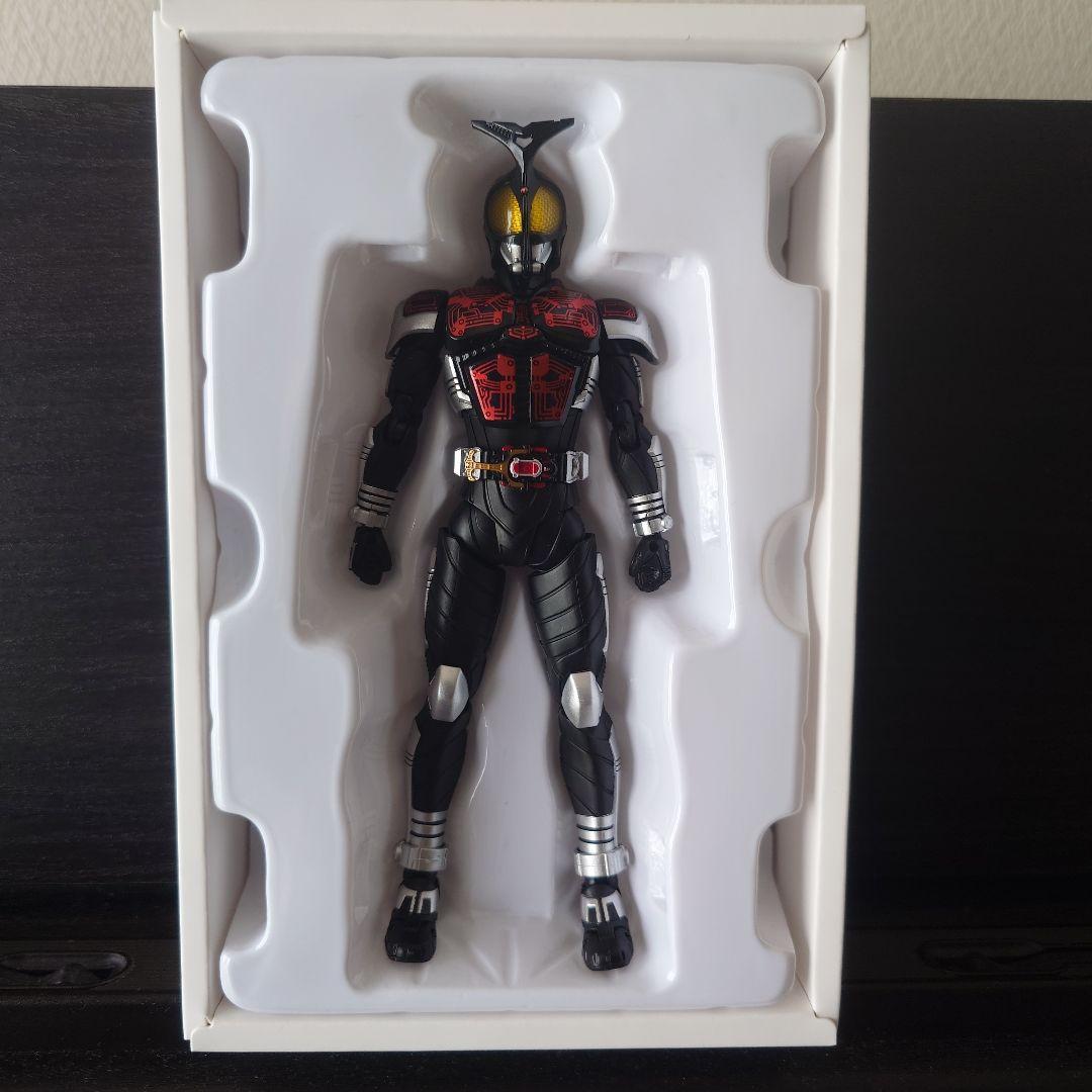 S.H.Figuarts 真骨彫 仮面ライダーダークカブト