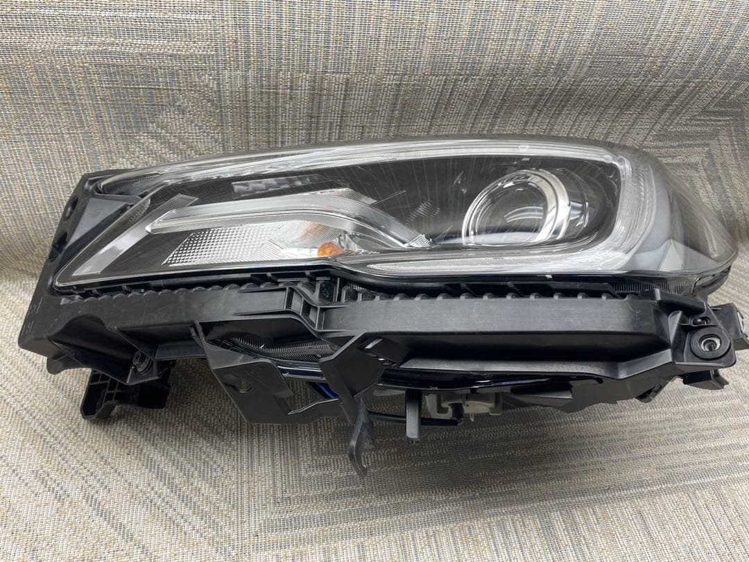 スバル レガシィBN9 BS9後期 左ライト KOITO 100-60388 - メルカリ