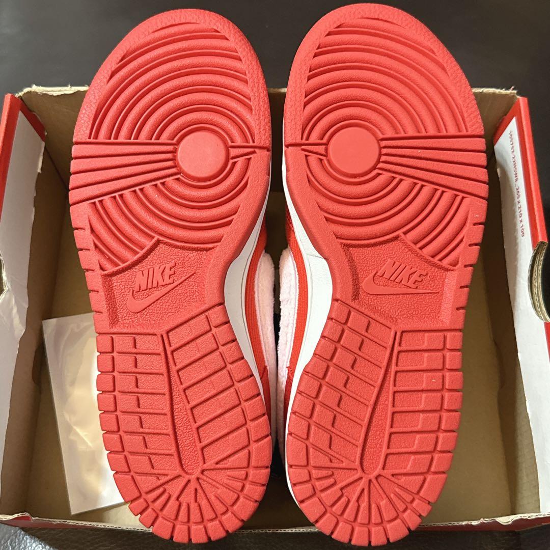 NIKE DUNK LOW GS 新品　23.5cm バレンタインデー