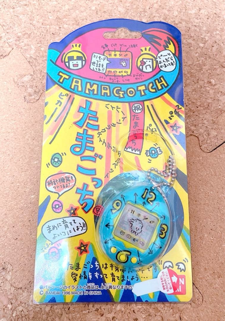 バンダイ 初代 たまごっち 時計柄 水色 ブルー 日本語版 - メルカリ