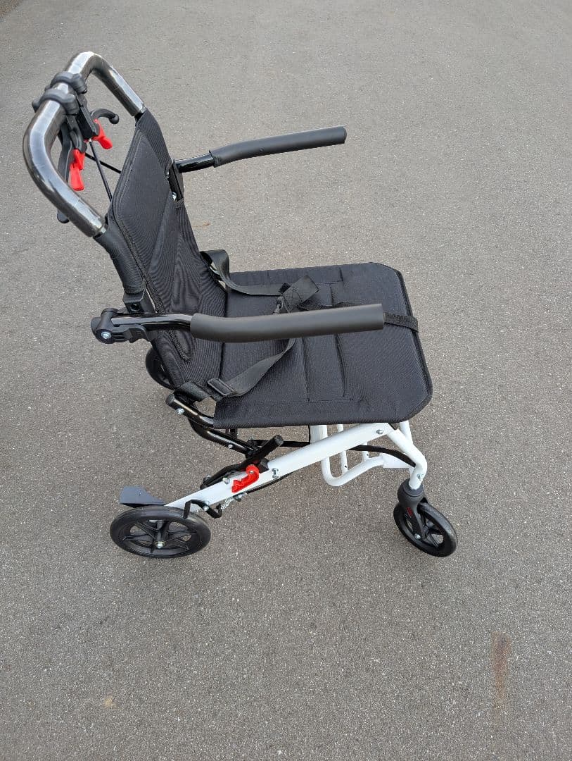 車椅子(コンパクトサイズ) wheelchair-001_11.jpg