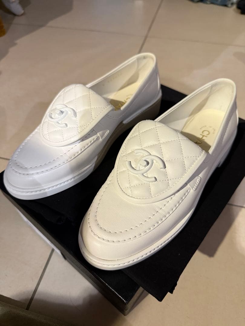 CHANEL ホワイト キルティング ローファー CHANEL（シャネル） ココマーク マトラッセ デニム ローファー