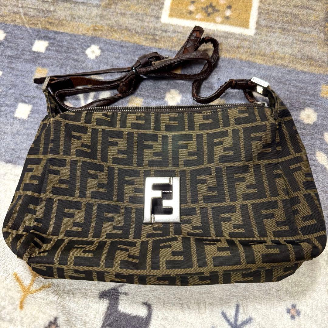 FENDI フェンディ　ショルダーバッグ　ズッカ　FF金具　バケット FENDI（フェンディ） （未使用 展示品）フェンディ バゲット