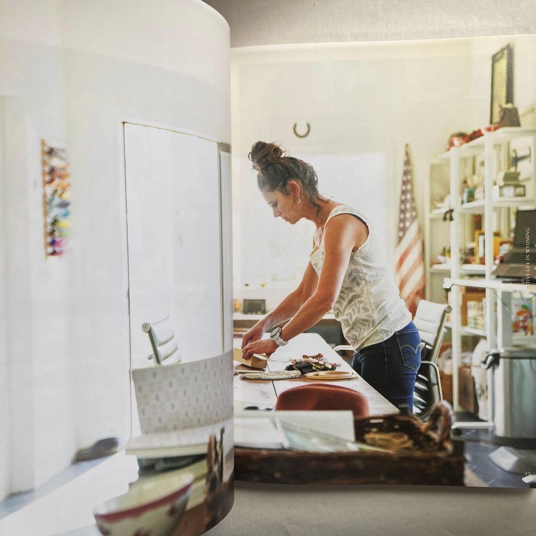 サイン本　STEPHANIE HOUSLEY CORAL & TUSK 匿名配送