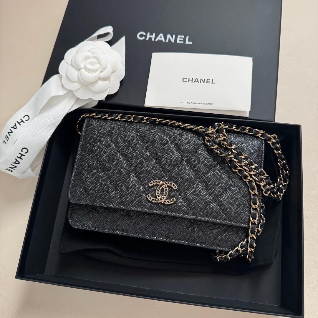 専用！新品に近い シャネル23A チェーンウォレット キャビア ブラック 国内発送 CHANEL チェーンウォレット キャビアスキン シャネル (CHANEL