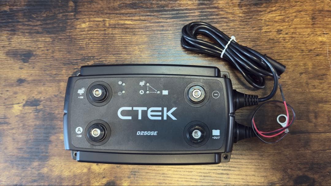 パーツ CTEK D250SE ホワイトハウスキャンパーパーツセンター / CTEK走行充電器 D250SE
