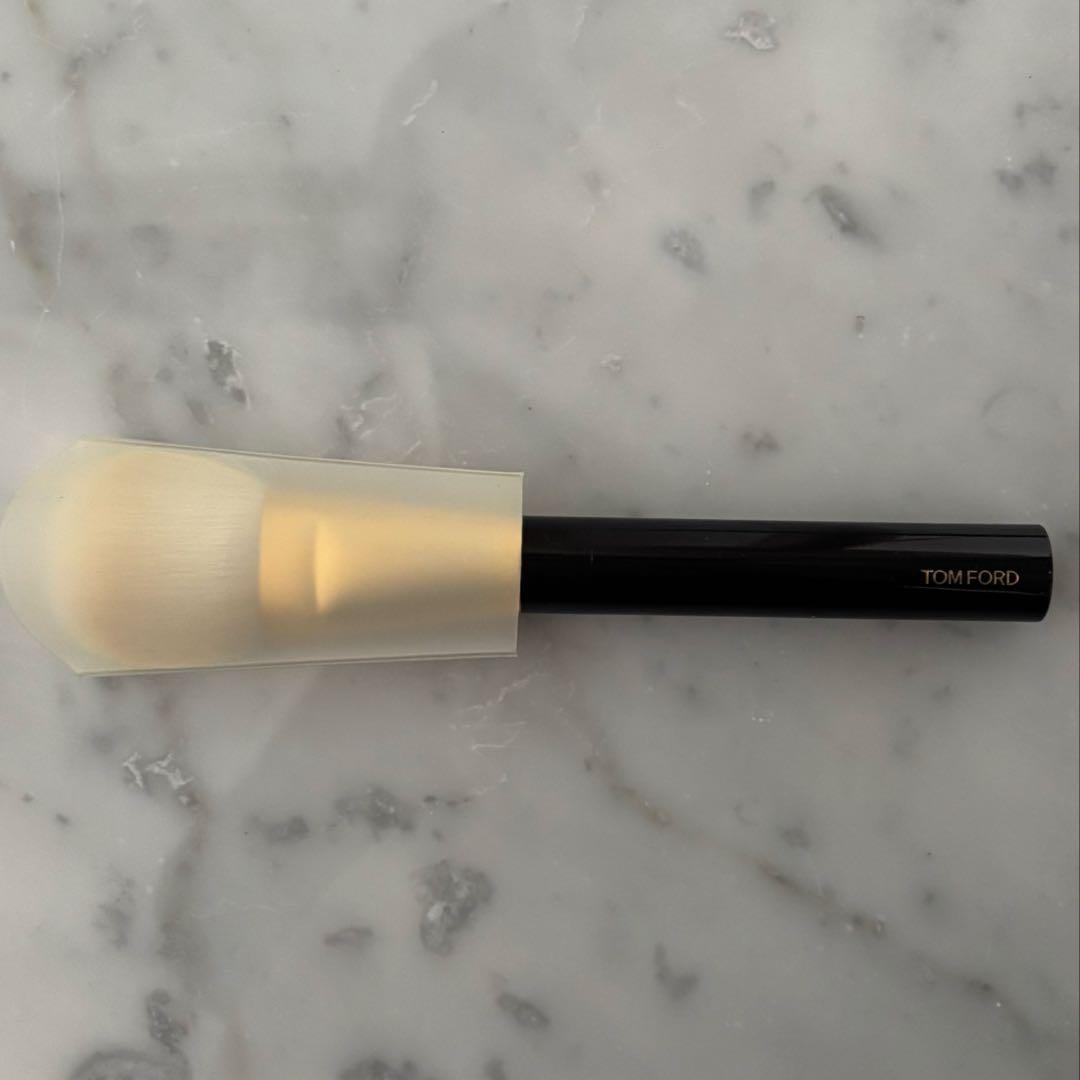 TOMFORD beauty チークブラシ 06 Cheek Brush 06 | TOM FORD BEAUTY