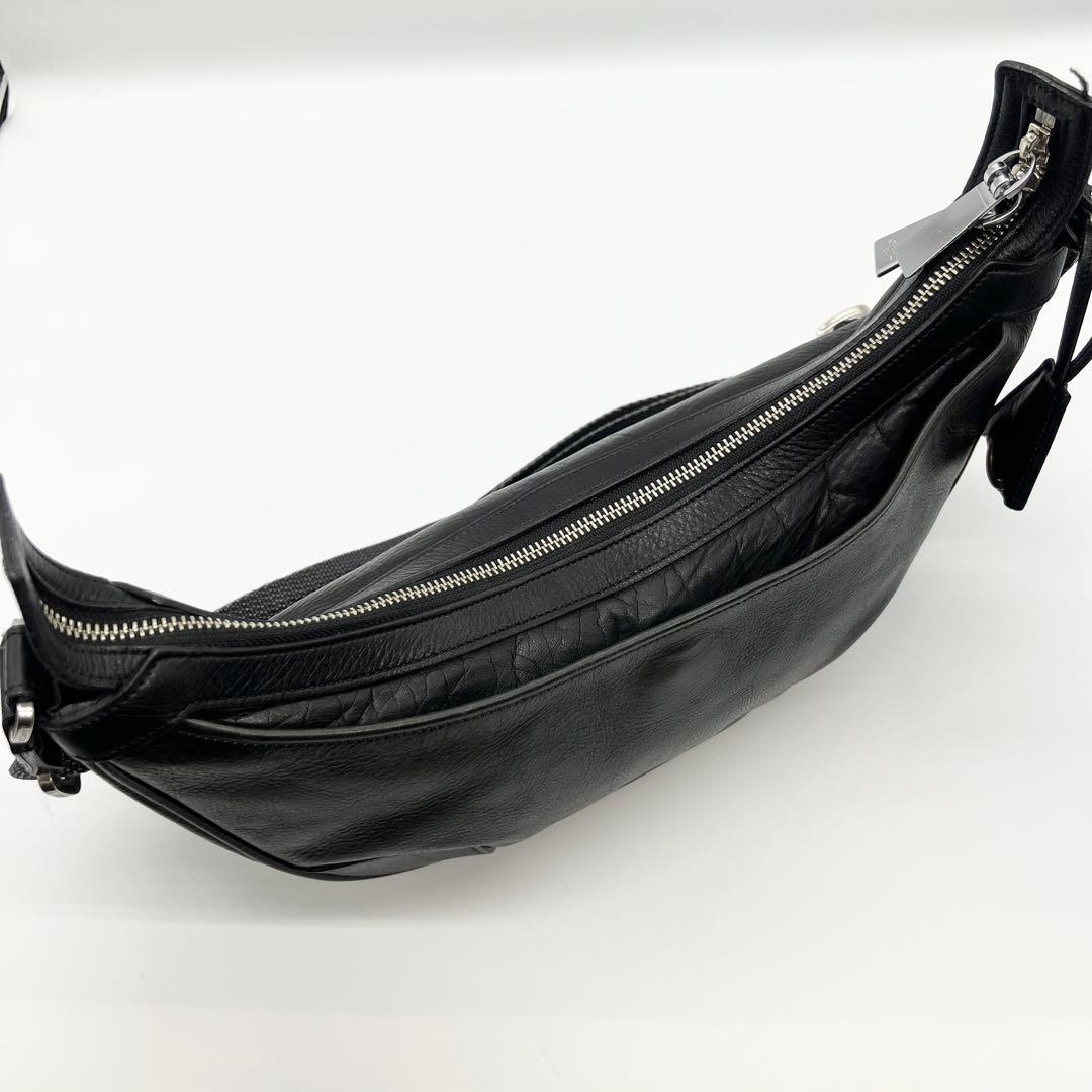 美品✨アニアリ ボディバッグ ハーフムーン レザー ブラック