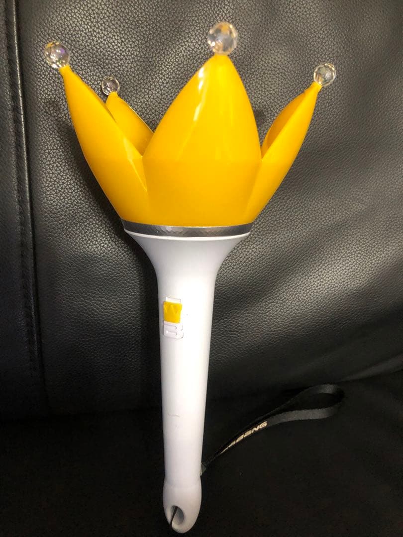 BIGBANG ペンライト 王冠型 黄色 - メルカリ