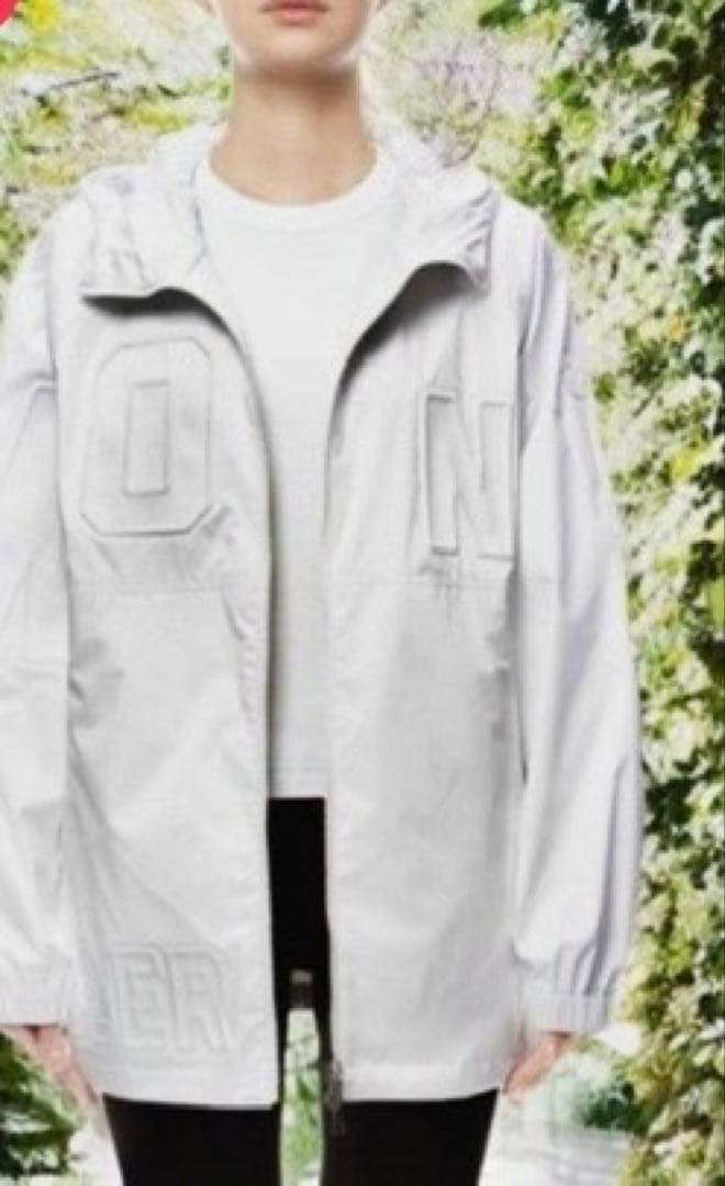 MONCLER 22s オールホワイト ナイロンジャケットブルゾン(売りつくし