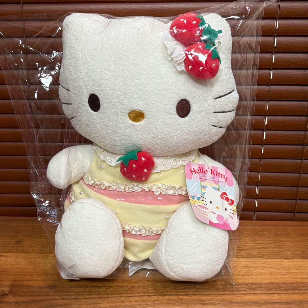 新品　ハローキティ　Hello kitty ぬいぐるみ　大　ショートケーキ Amazon.co.jp: サンリオ(SANRIO) ぬいぐるみ＆ネックレス（ショート
