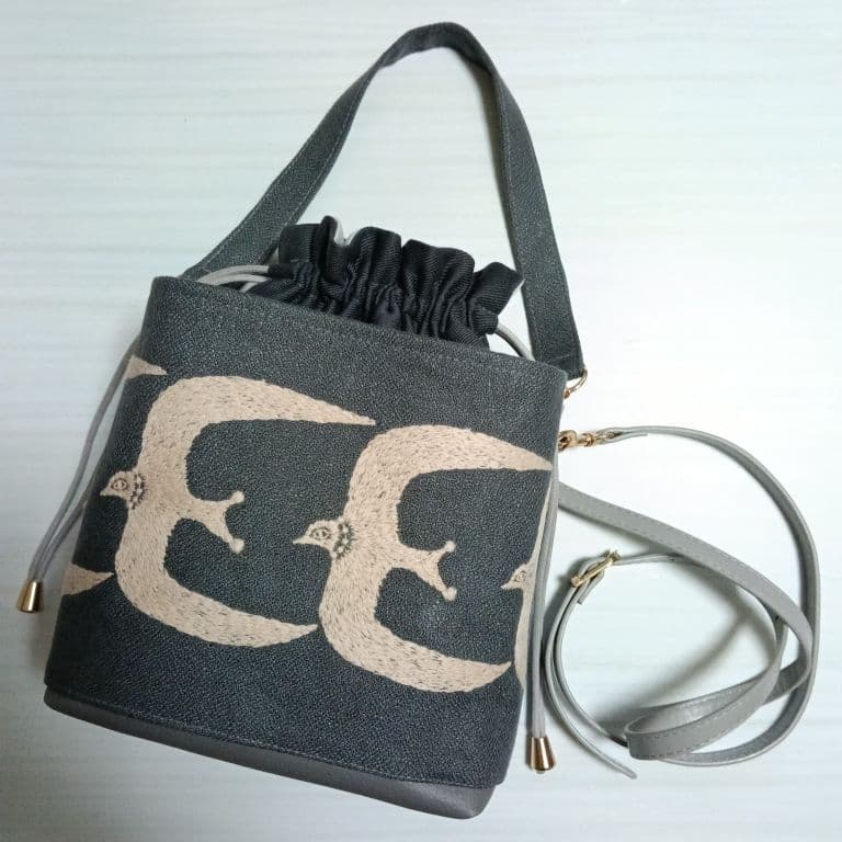 ミナペルホネン ポケット巾着バッグ go! ダークグレー 鳥さん