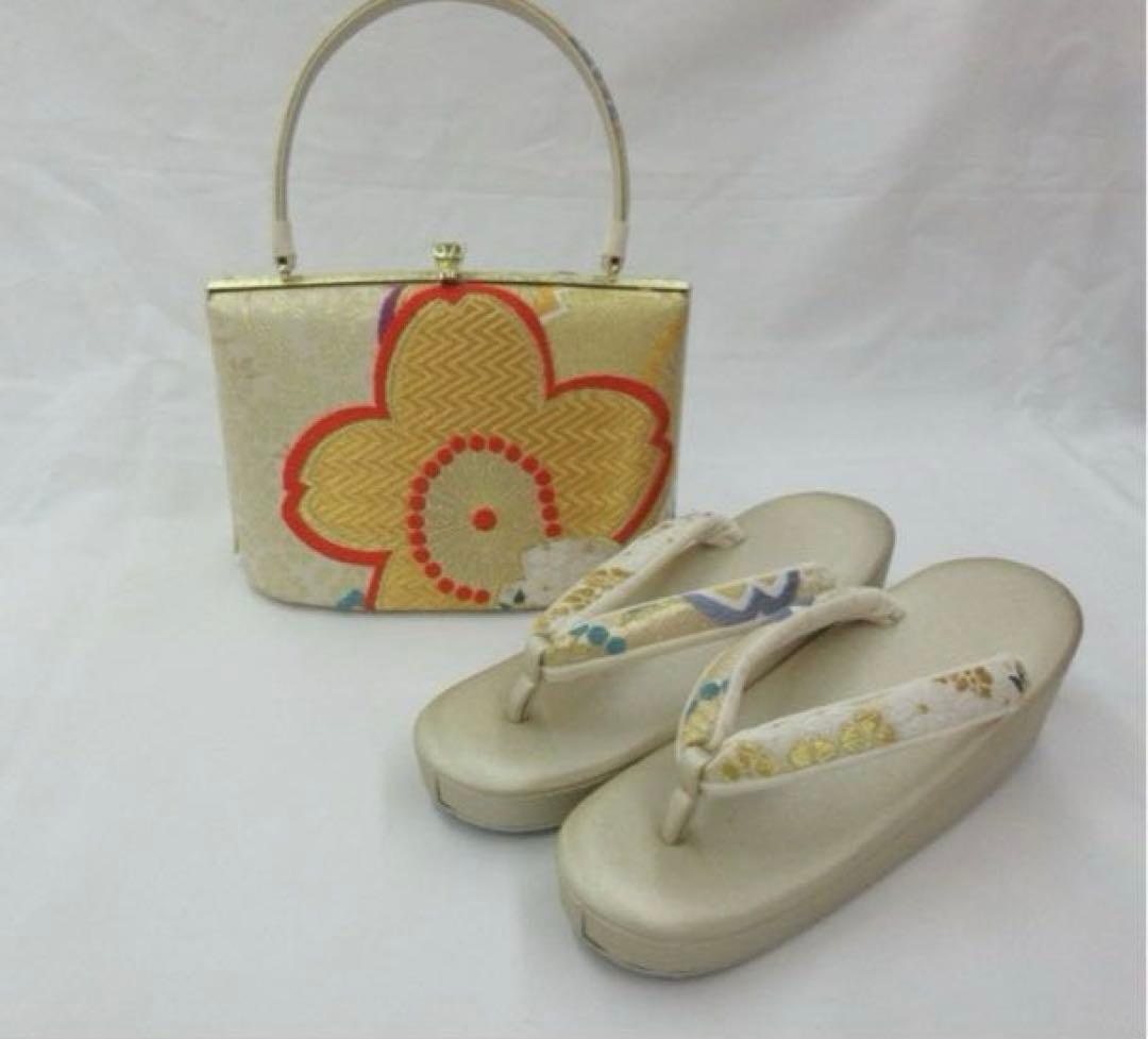 草履バッグセット　紗織ブランド 草履バッグセット 沙織 紗織 礼装用 シルバー系の草履&華柄のバッグ M