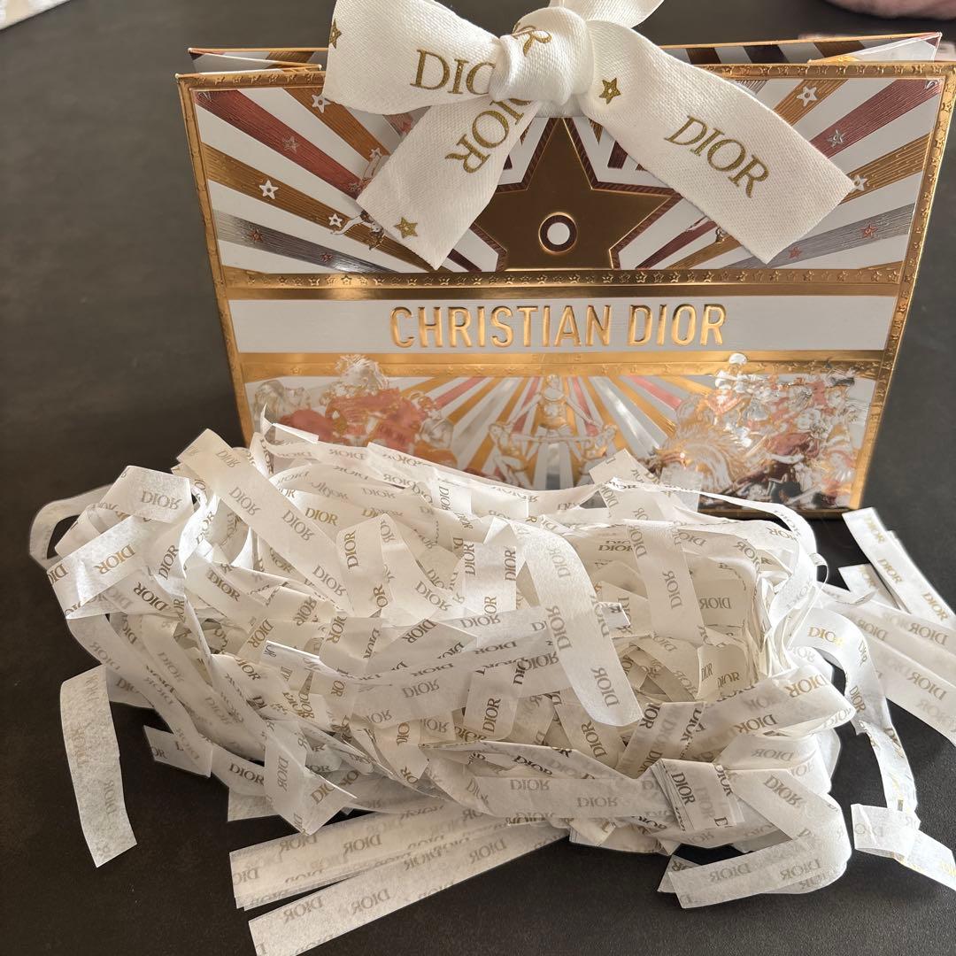 ギフトラッピング クリスマスコフレ 2025 dior - メルカリ